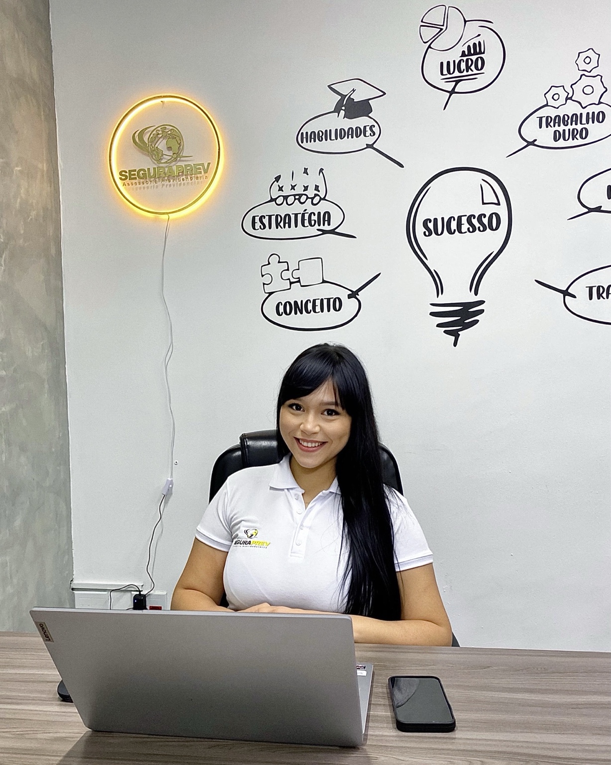 Bianca, sócia da SeguraPrev, em atendimento online